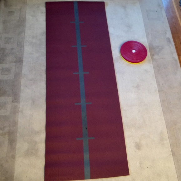 Gaiam Premium Yoga Mat - Picture 1 of 8